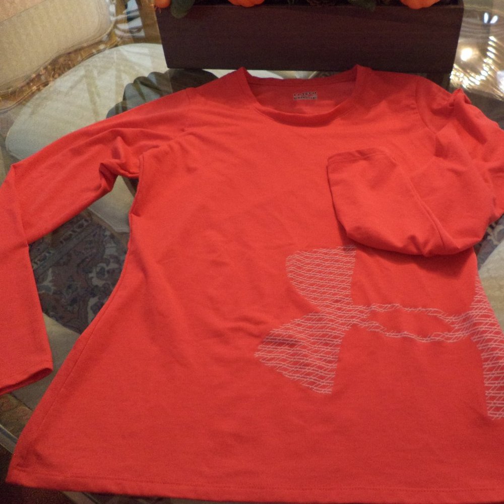 UNDER ARMOUR UA  HeatGear TECH Loose Fit ~ Long Sleeves ~ Size:  XS